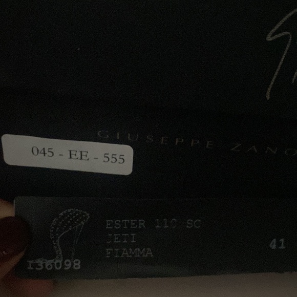 Stud heels - Picture 4 of 5